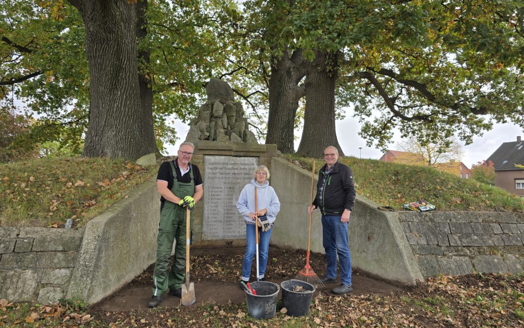 Pflegeaktion am Siegerdenkmal