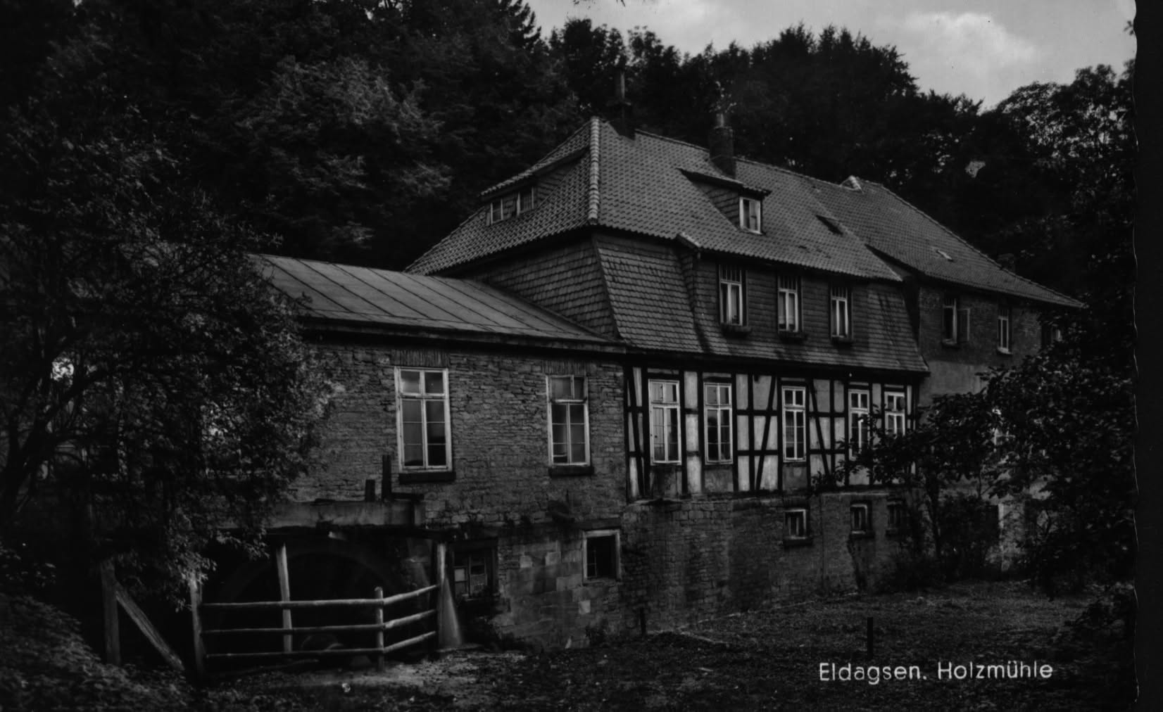 Holzmühle mit Mühlrad